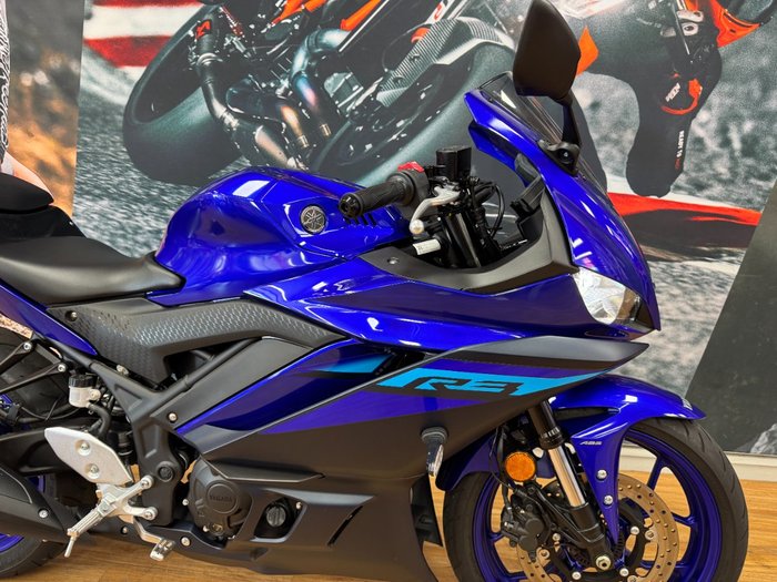 2024 Yamaha YZF-R3 BLUE