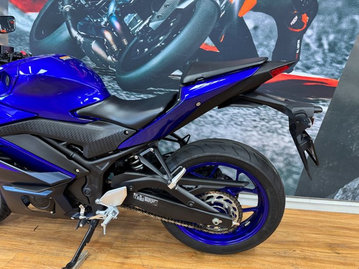2024 Yamaha YZF-R3 BLUE
