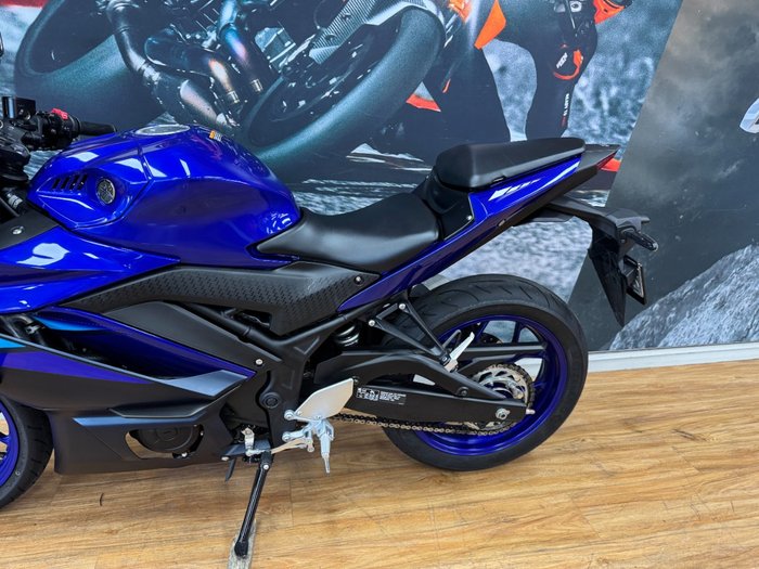 2024 Yamaha YZF-R3 BLUE