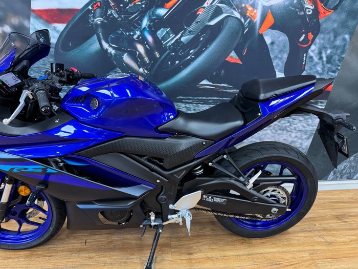 2024 Yamaha YZF-R3 BLUE