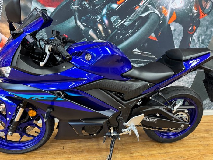 2024 Yamaha YZF-R3 BLUE
