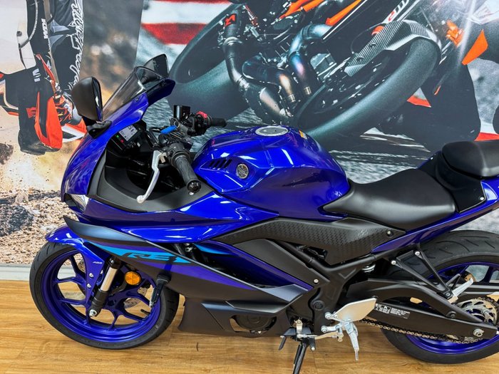 2024 Yamaha YZF-R3 BLUE