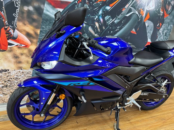 2024 Yamaha YZF-R3 BLUE