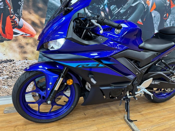 2024 Yamaha YZF-R3 BLUE