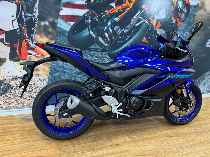2024 Yamaha YZF-R3 BLUE