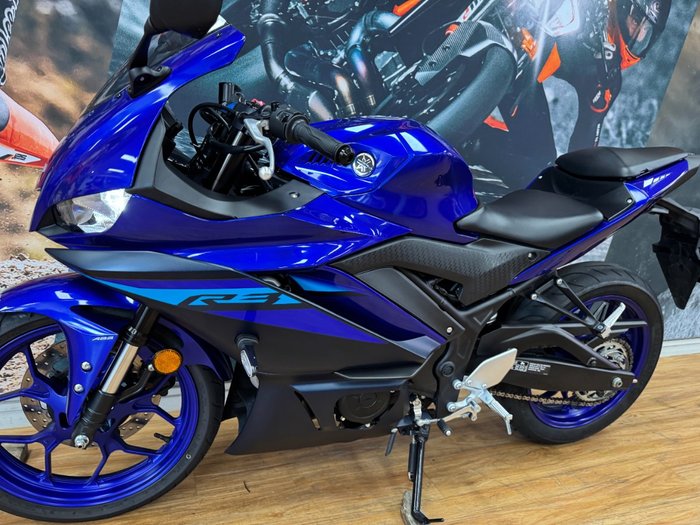 2024 Yamaha YZF-R3 BLUE