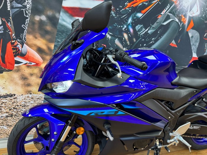 2024 Yamaha YZF-R3 BLUE