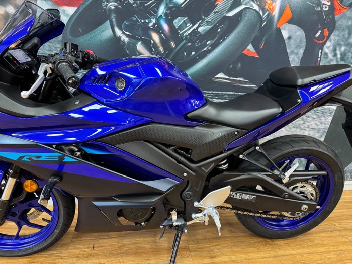 2024 Yamaha YZF-R3 BLUE