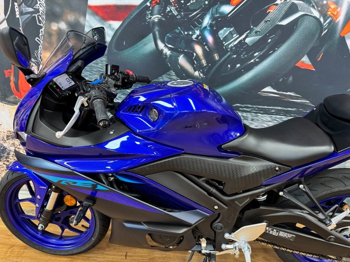 2024 Yamaha YZF-R3 BLUE