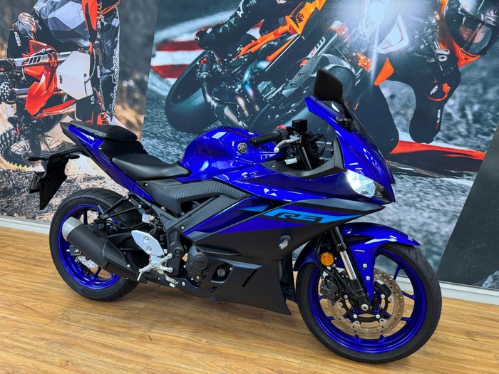 2024 Yamaha YZF-R3 BLUE