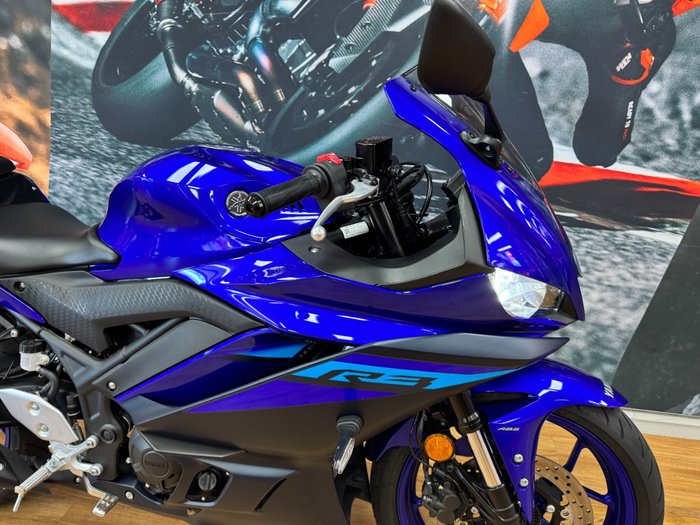 2024 Yamaha YZF-R3 BLUE