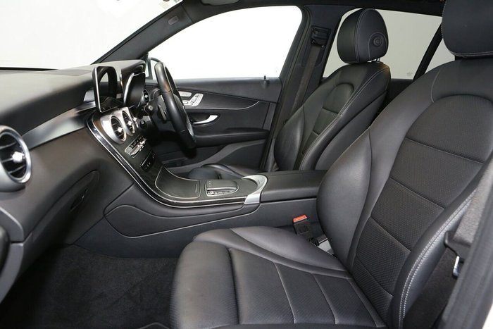 2022 Mercedes-Benz GLC-Class GLC300