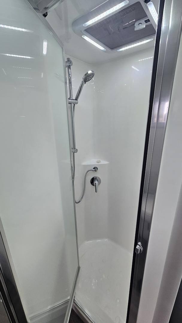 2025 Red Centre Newell Plus 186 Type B (was $112,490 now $108,990)