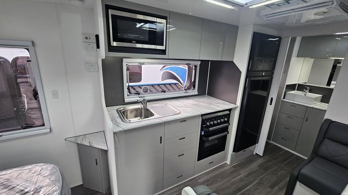 2025 Red Centre Newell Plus 186 Type B (was $112,490 now $105,990)