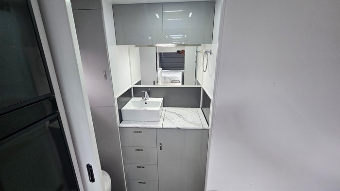 2025 Red Centre Newell Plus 186 Type B (was $112,490 now $108,990)