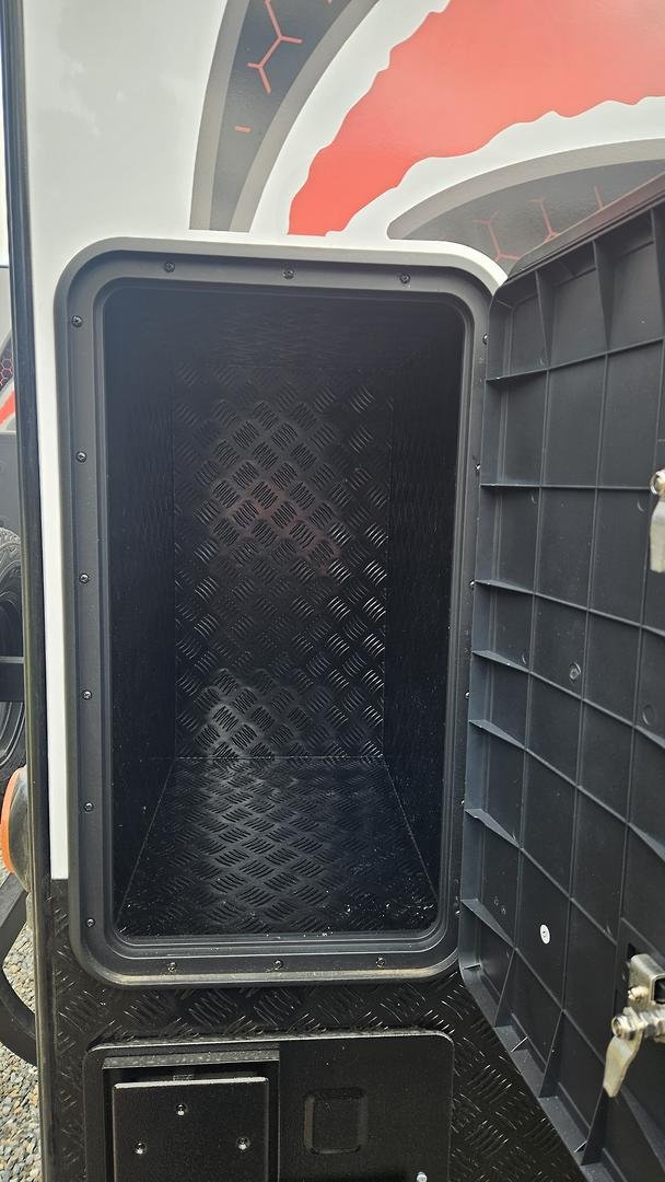 2025 Red Centre Newell Plus 186 Type B (was $112,490 now $105,990)