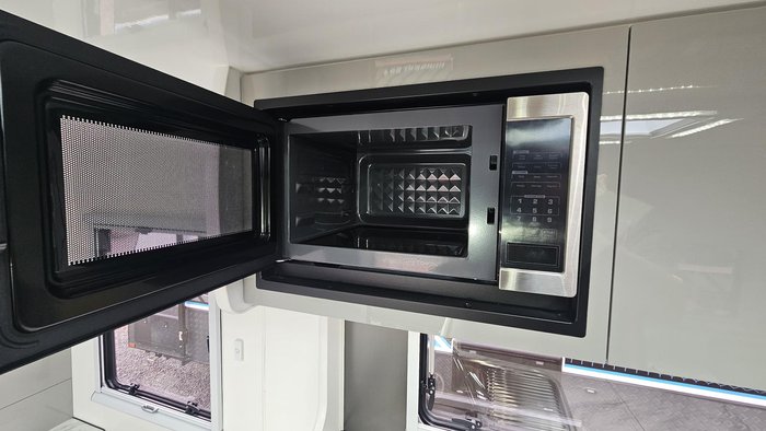 2025 Red Centre Newell Plus 186 Type B (was $112,490 now $105,990)