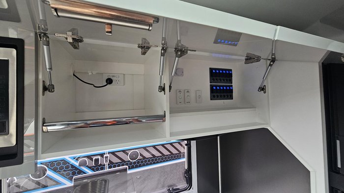 2025 Red Centre Newell Plus 186 Type B (was $112,490 now $105,990)