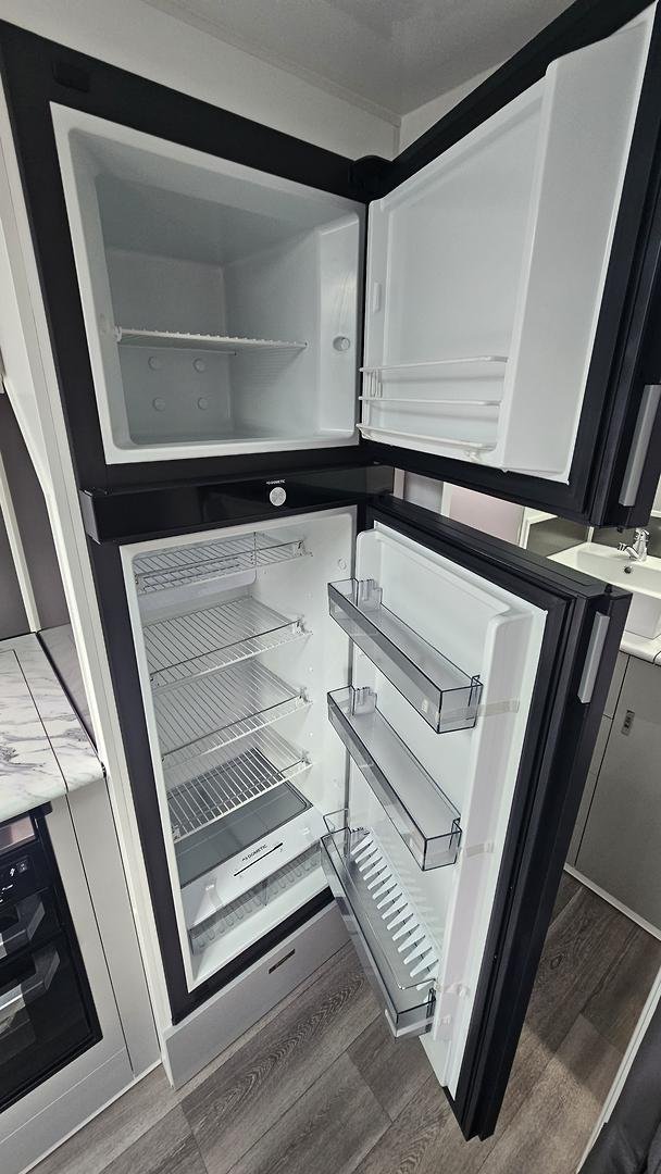 2025 Red Centre Newell Plus 186 Type B (was $112,490 now $105,990)