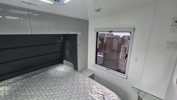 2025 Red Centre Newell Plus 186 Type B (was $112,490 now $105,990)