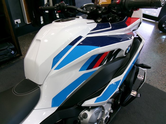 2025 BMW Motorrad M 1000 XR LIGHTWHITE UNI/M MOTORSPORT