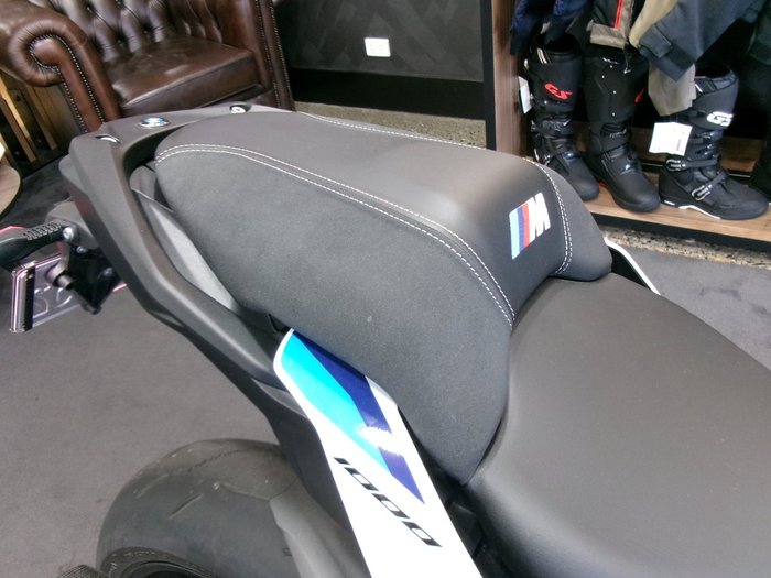 2025 BMW Motorrad M 1000 XR LIGHTWHITE UNI/M MOTORSPORT