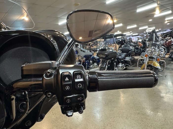 2018 Harley-davidson FLHTKSE CVO LIMITED BLACK