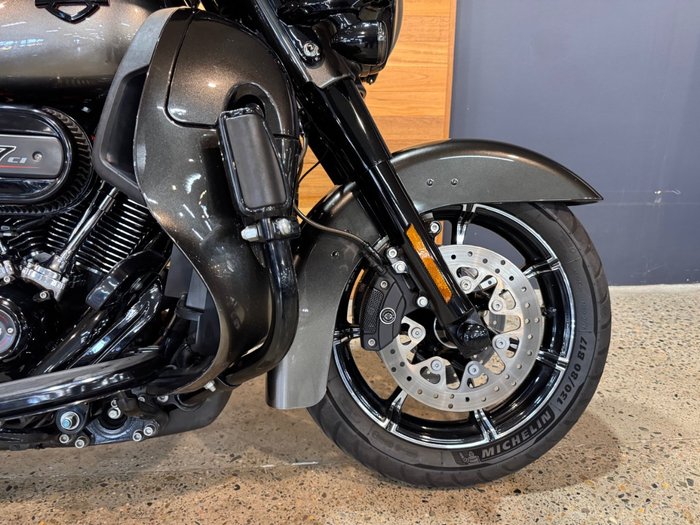 2018 Harley-davidson FLHTKSE CVO LIMITED BLACK