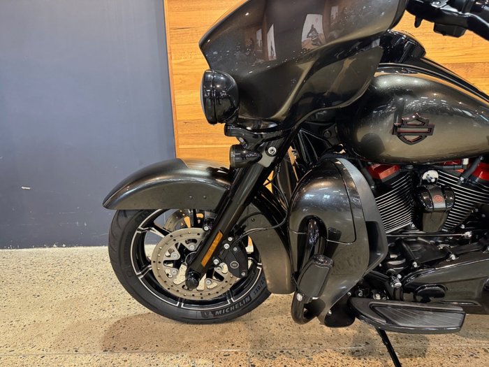 2018 Harley-davidson FLHTKSE CVO LIMITED BLACK
