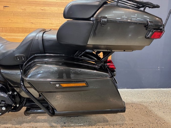 2018 Harley-davidson FLHTKSE CVO LIMITED BLACK