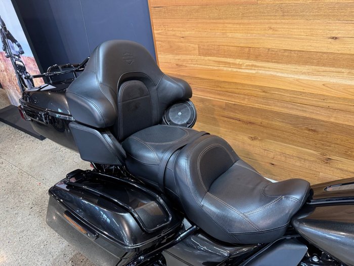 2018 Harley-davidson FLHTKSE CVO LIMITED BLACK