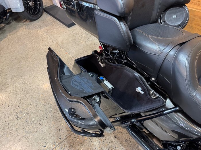 2018 Harley-davidson FLHTKSE CVO LIMITED BLACK
