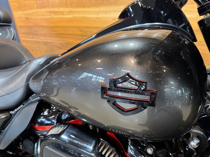 2018 Harley-davidson FLHTKSE CVO LIMITED BLACK