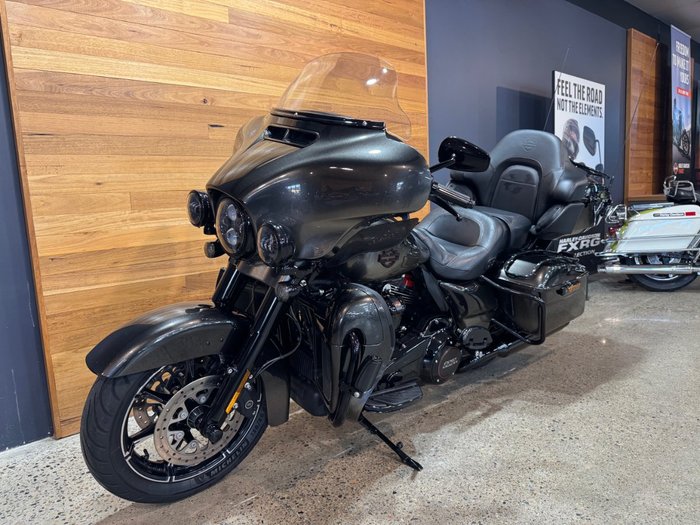 2018 Harley-davidson FLHTKSE CVO LIMITED BLACK
