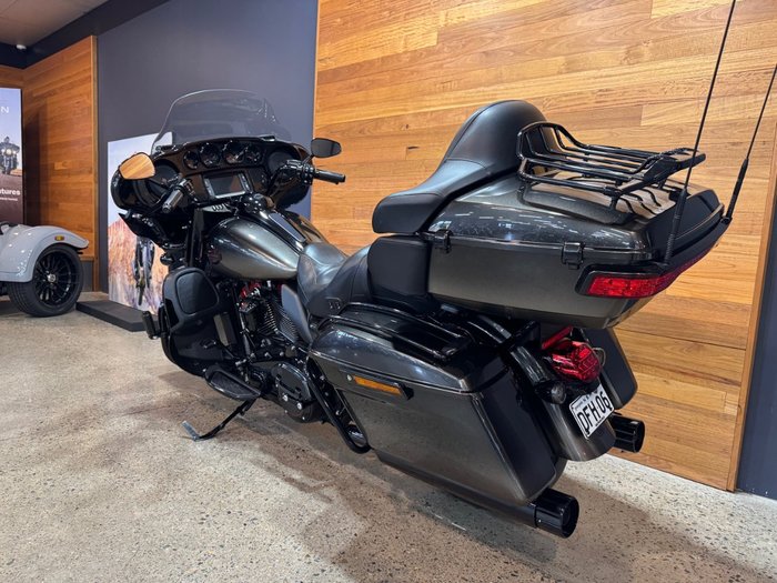 2018 Harley-davidson FLHTKSE CVO LIMITED BLACK