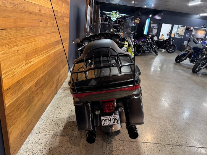 2018 Harley-davidson FLHTKSE CVO LIMITED BLACK