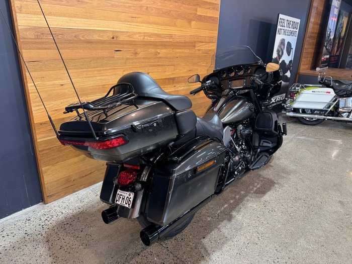 2018 Harley-davidson FLHTKSE CVO LIMITED BLACK