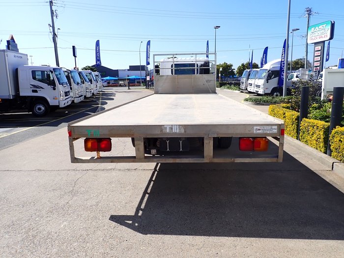 2016 HINO FE 500 white