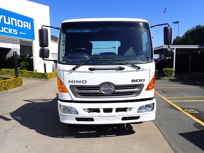2016 HINO FE 500 white