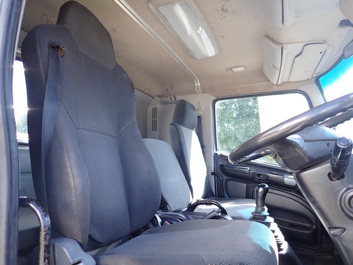 2016 HINO FE 500 white