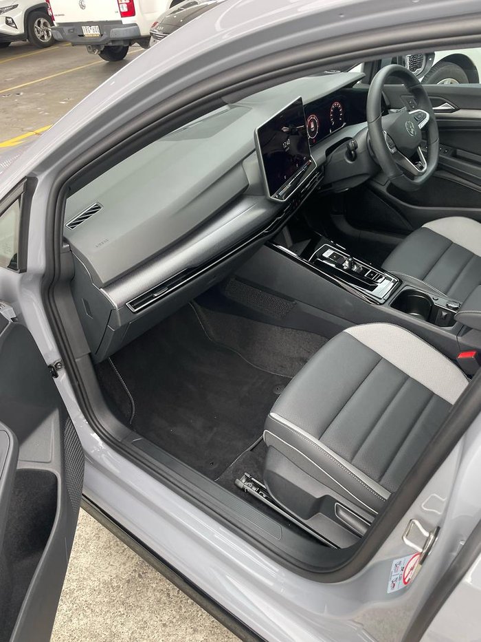 2024 Volkswagen Golf 110TSI R-Line