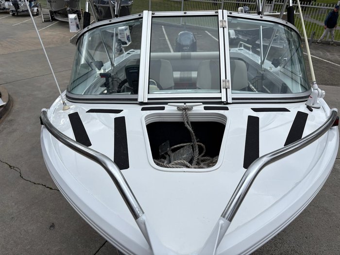 2009 QUINTREX 430 Escape