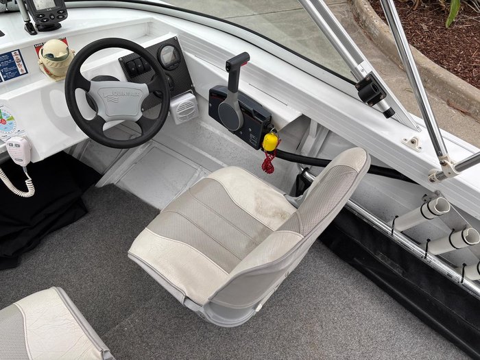 2009 QUINTREX 430 Escape