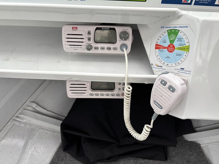 2009 QUINTREX 430 Escape