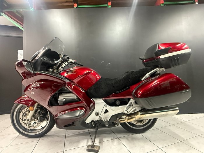 2004 Honda ST1300A Red