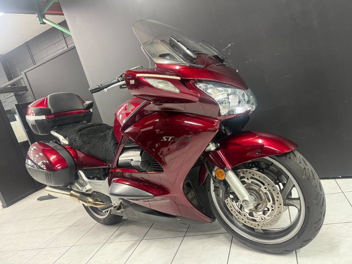 2004 Honda ST1300A Red