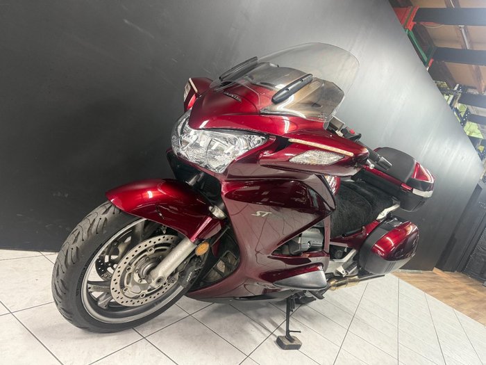 2004 Honda ST1300A Red