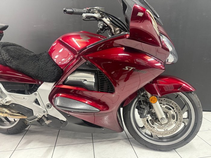 2004 Honda ST1300A Red