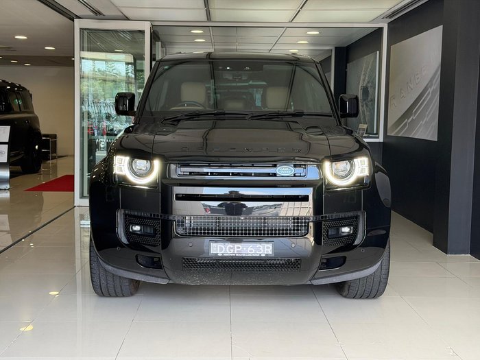 2025 Land Rover Defender 130 D350 X-Dynamic SE