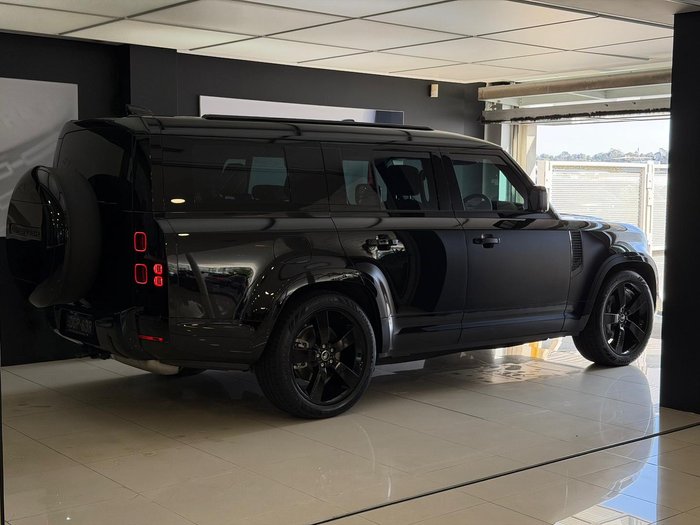 2025 Land Rover Defender 130 D350 X-Dynamic SE